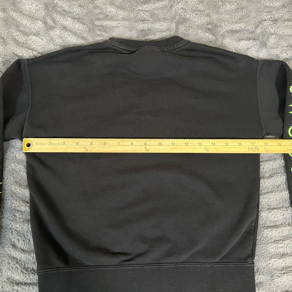 Nike Kids Crewneck Sweatshirt Black Neon Swoosh Standard Fit Size S CU8947011